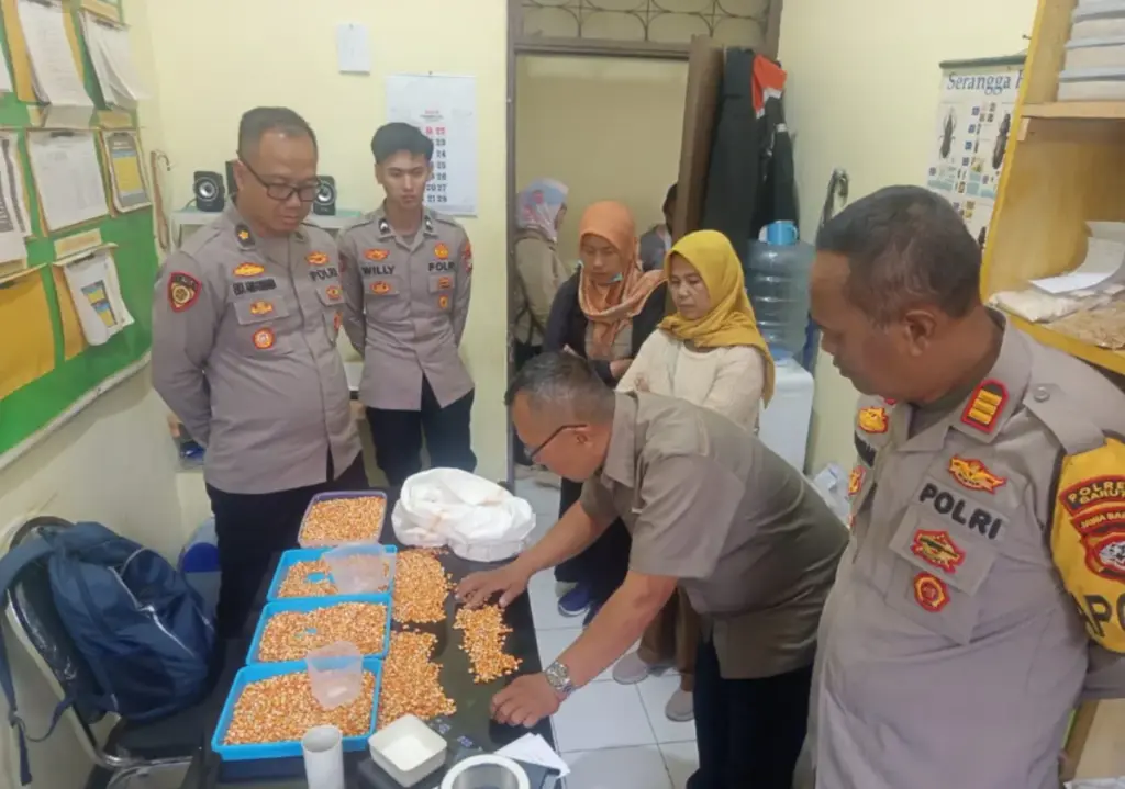 Polres Garut Pastikan 10,5 Ton Jagung Petani Sukawening Terserap Maksimal oleh Bulog istimewa