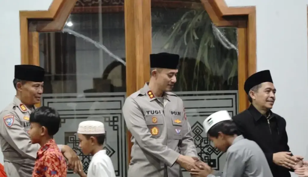 Pererat Silaturahmi Dan Pelihara Kamtibmas, Kapolres Garut Pimpin Safari Ramadhan Di Samarang (Instagram @polresgarut/radargarut.id)