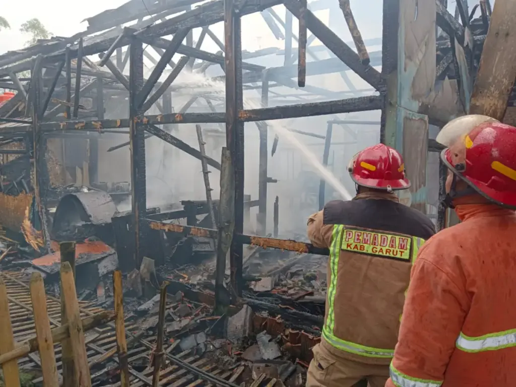 Sebuah Rumah Di Cisurupan Garut Hangus Terbakar, Kerugian Capai Rp60 Juta istimewa