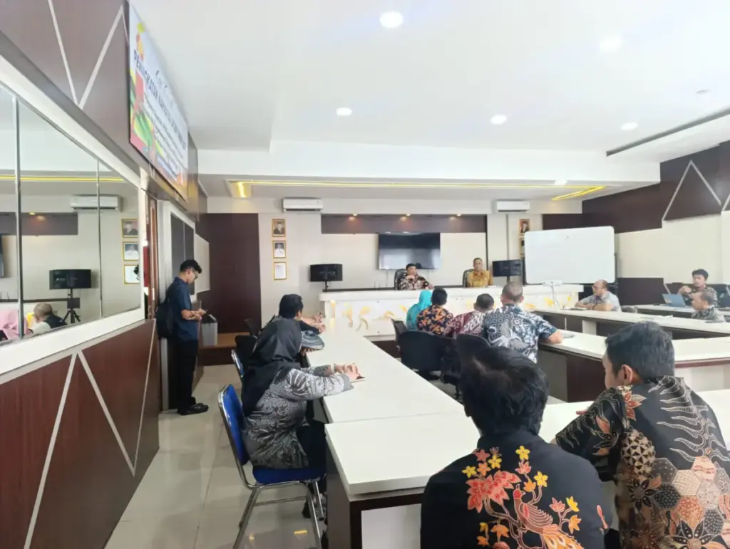 Kunjungi Dispora, Bupati Garut Tekankan Peran Strategis Pemuda dan Integritas Aparatur Feri/Radar garut