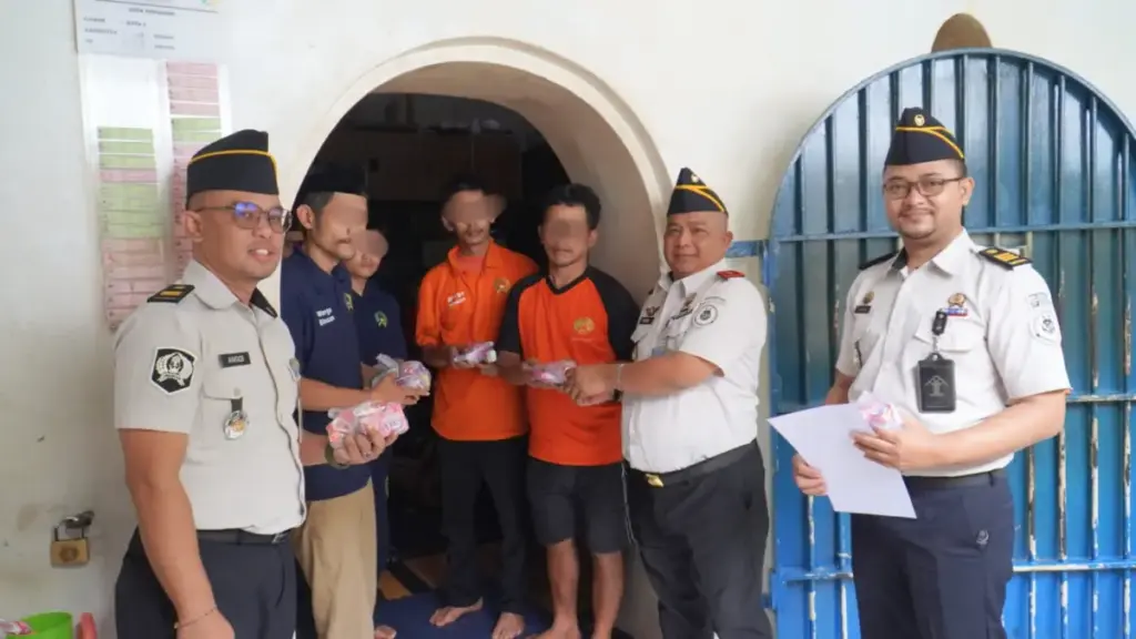 Rutan Garut Bagikan Perlengkapan Alat Mandi kepada Warga Binaan, Pastikan Hak Dasar Terpenuhi istimewa
