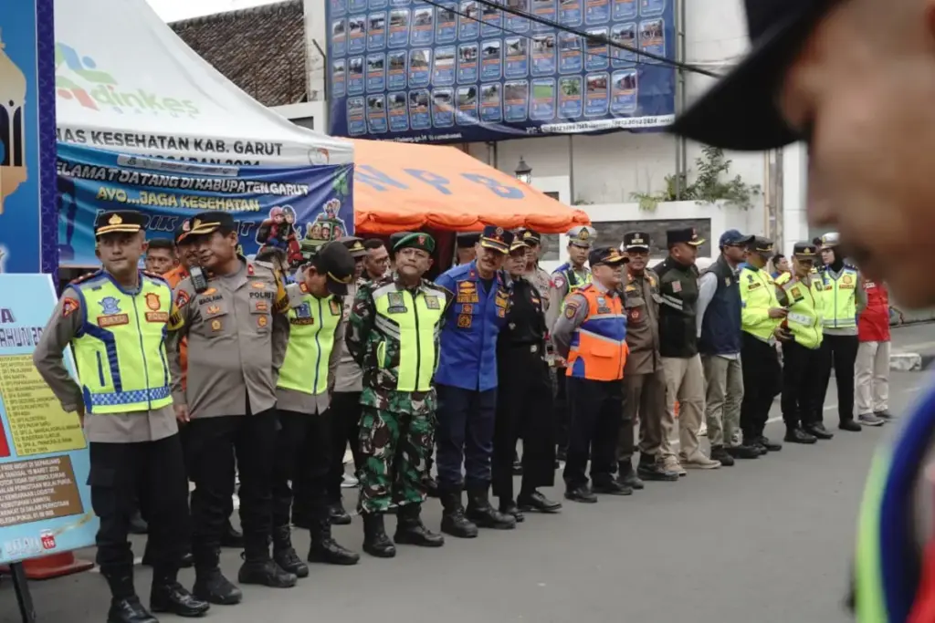 Personel Gabungan Amankan Malam Takbiran di Garut istimewa