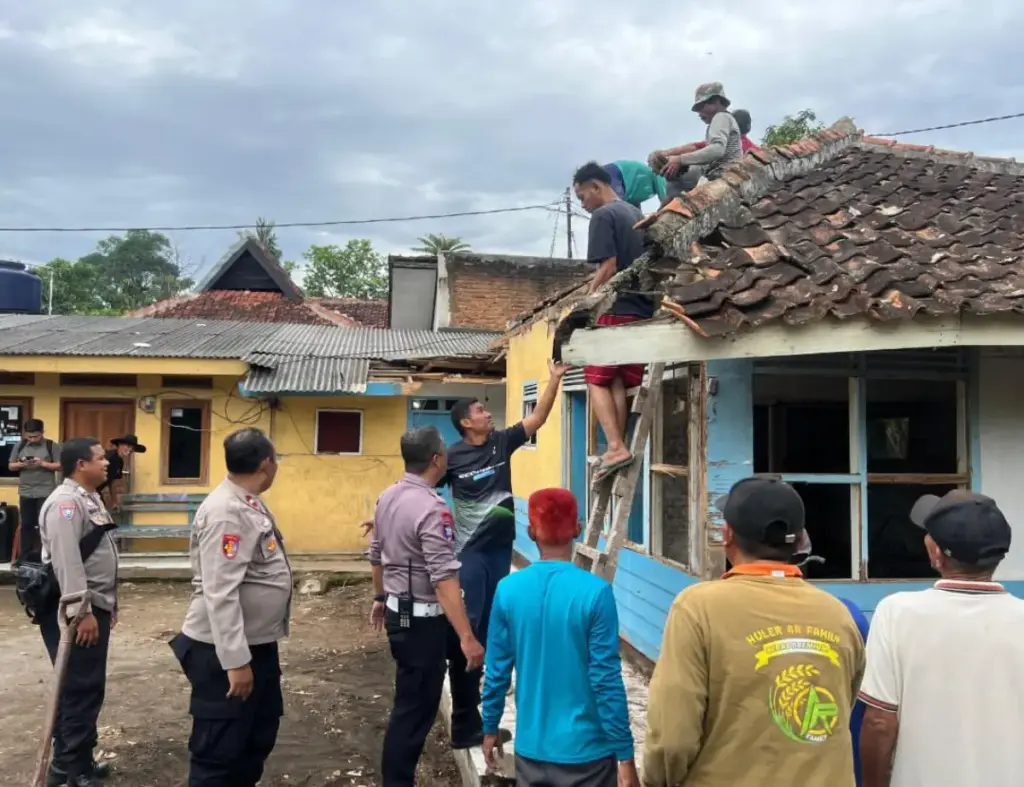 Polres Garut Lanjutkan Program Rutilahu ke-3 Tahun 2026, Beri Harapan Baru bagi Warga Desa Wanaraja (Instagram @polresgarut/radargarut.id)