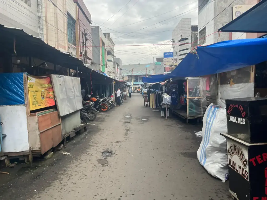Pasar Baru Garut Krodit dan Sepi, Disperindag ESDM Siapkan Revitalisasi Usai Lebaran rizka/Radar Garut