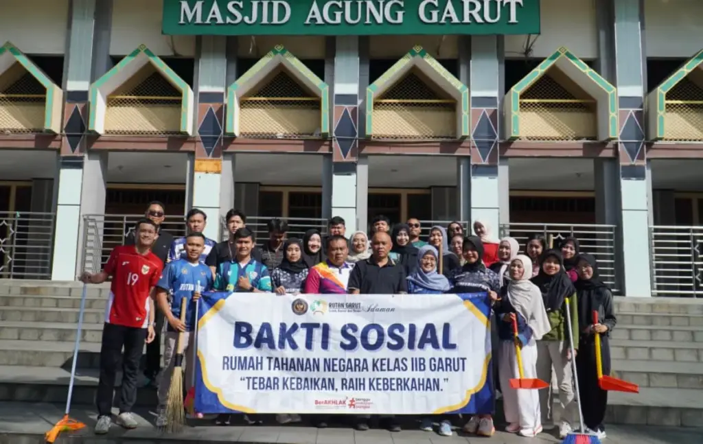 Peduli Lingkungan, Rutan Garut Gelar Aksi Bersih-Bersih di Area Masjid Agung istimewa