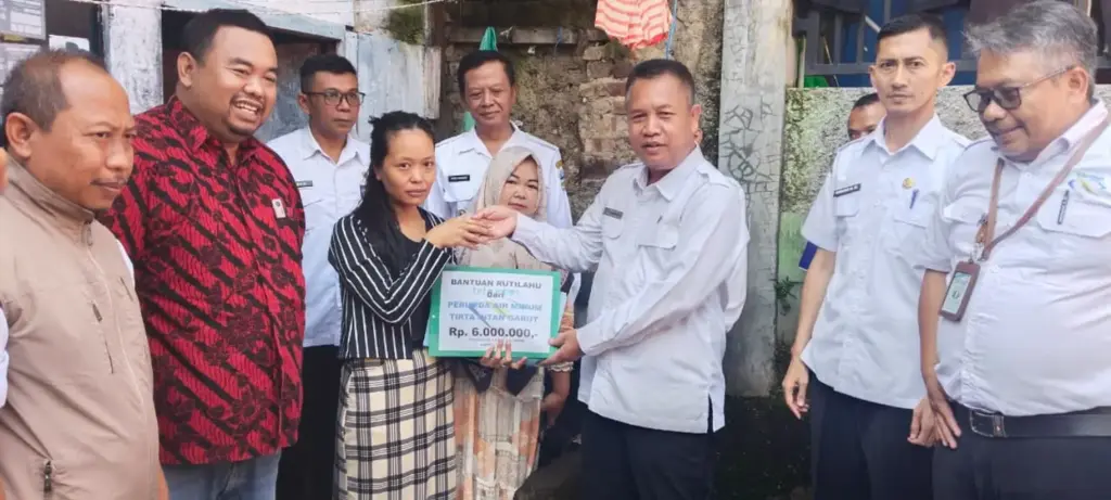 Kolaborasi PDAM dan DPRD Garut, Berikan Bantuan Untuk Warga Miskin Ekstrem Radar Garut
