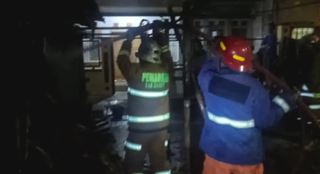 Kebakaran di Cikajang Nyaris Hanguskan Pemukiman, Aset Senilai Rp750 Juta Berhasil Diselamatkan (Istimewa)