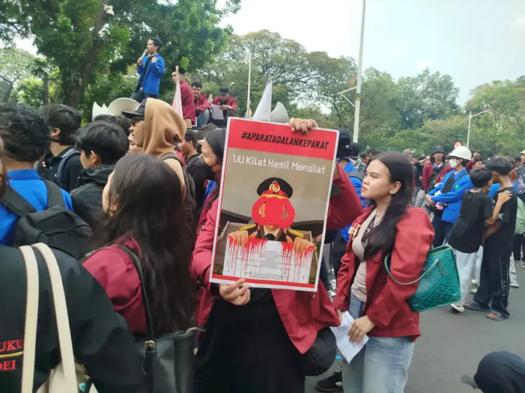 Sempat Terima Sejumlah Uang Dari Aparat Kepolisian Agar Tak Realisasikan Demo, Ketua BEM FH UBK Minta Maaf (Disways)