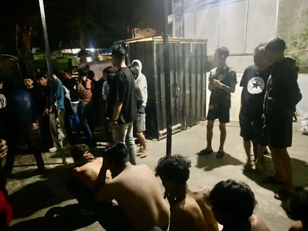 7 Pemuda Diamankan Polisi saat Patroli Dini Hari, Petugas Temukan Senjata Tajam istimewa