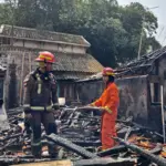 Tiga Rumah Panggung Terbakar di Kecamatan Sukaresmi Garut. (Istimewa)