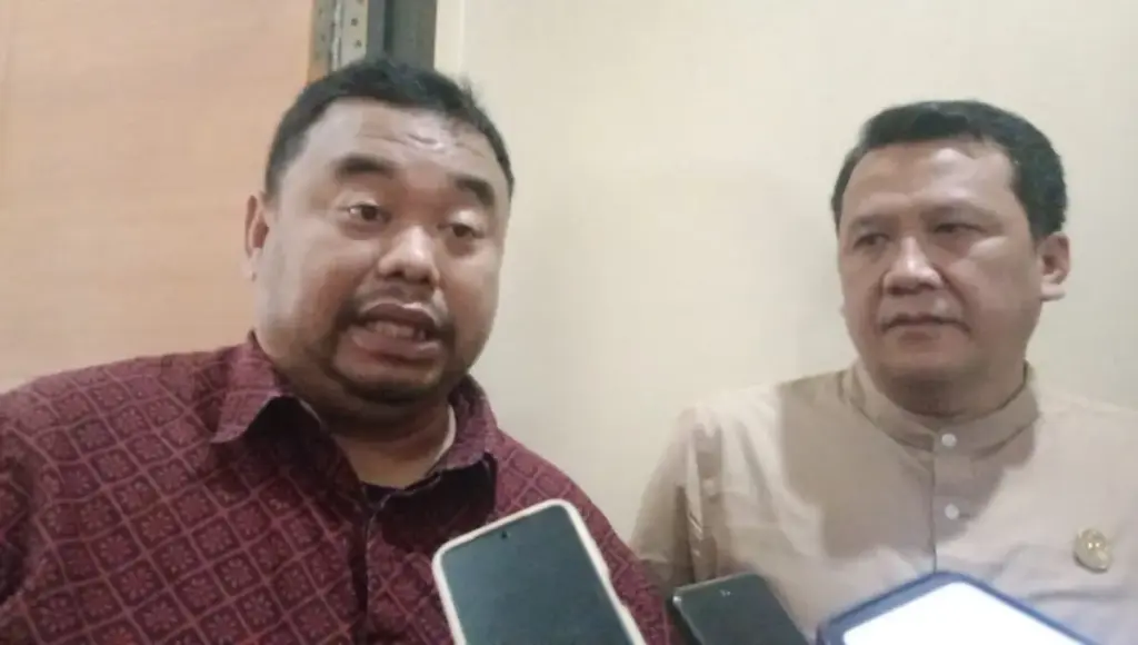 Anggota DPRD Garut Komisi IV, Yudha Puja Turnawan (Kiri) dan Asep Rahmat (kanan). (Rizka/radar Garut)