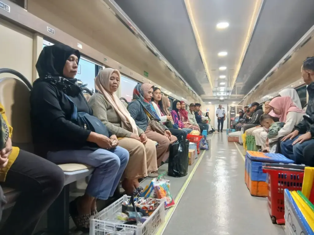 Kereta Kerakyatan KA Cikuray Resmi Meluncur, Dukung Pertanian dan UMKM Garut Rizki/Radar Garut