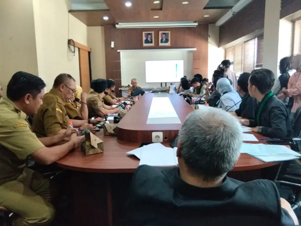Jadi Temuan BPK, Inspektorat Garut sebut 7 Kecamatan Telah Menyelesaikan Pengembalian Audiensi HMI Cabang Garut di DPRD Komisi I. (Feri/Radar Garut)
