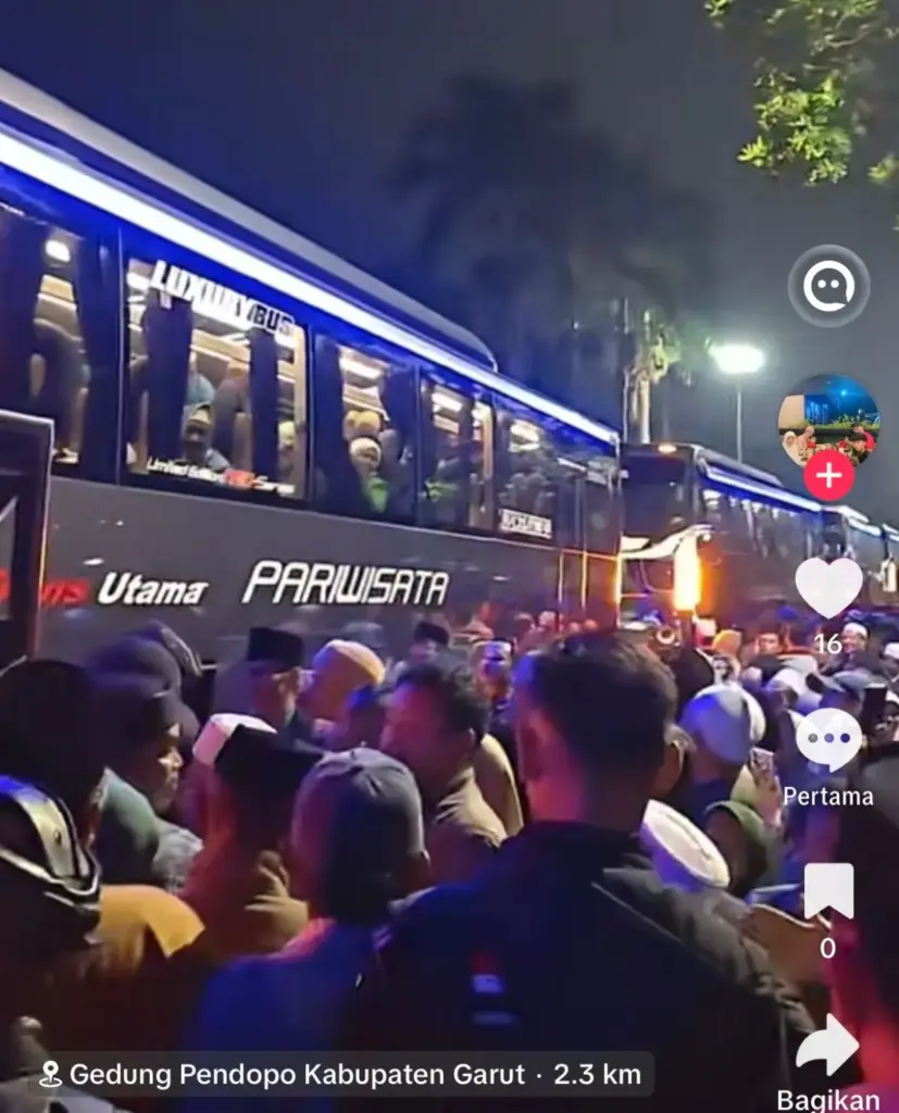 Tangkapan Layar di Tiktok Saat Kepulangan Jemaah Haji Asal Garut. (Istimewa)