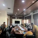 Audiensi di DPRD Komisi II dengan Desa Sukakarya, Kecamatan Samarang, Garut. (Rizka/Radar Garut)