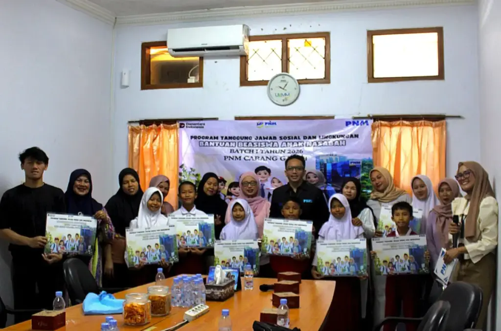 Dukung Pendidikan Keluarga Prasejahtera, PNM Garut Beri Beasiswa untuk 33 Pelajar istimewa