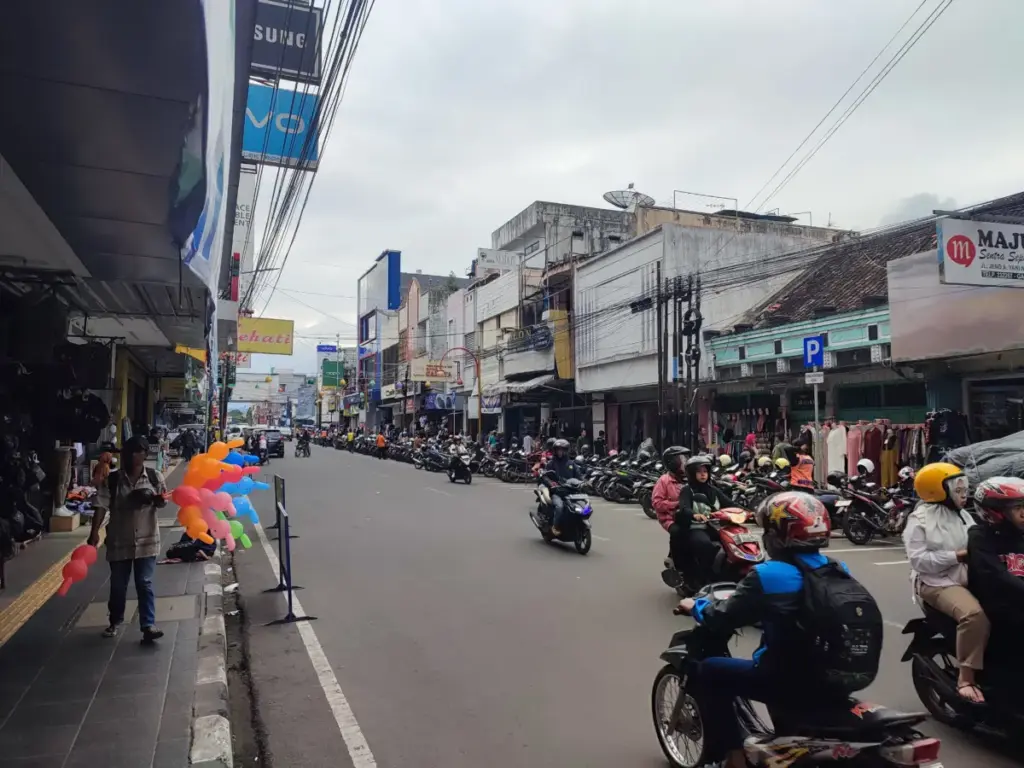 Anggota DPRD Garut Tak Setuju 2 Jalan di Pusat Kota Diusulkan Jadi Milik Provinsi Jalan Ahmad Yani yang rencananya akan dialihkan statusnya menjadi jalan Provinsi. (Rizka/Radar Garut)