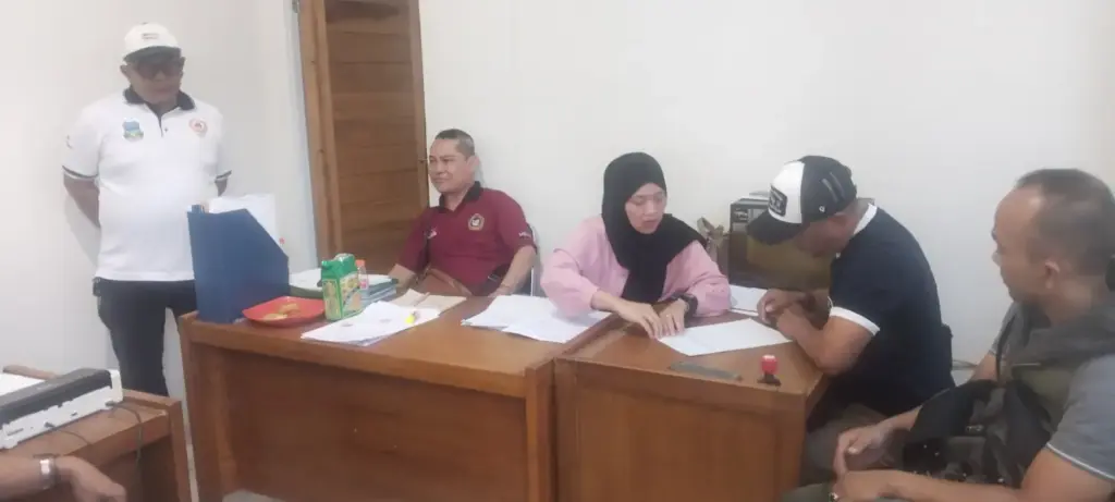 KONI Garut Mulai Salurkan Insentif bagi Atlet dan Pelatih Porprov 2026 Pencairan Insentif bagi 725 Atlet dan Pelatih Jelang Porprov Jabar 2026, di KONI Garut. (Ale/Radar Garut)