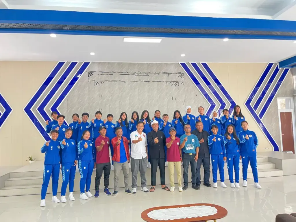 Tim Sepak Bola Putri U-18 Garut Wakili Jabar di Hydroplus Soccer League All Star 2026 Pelepasan Tim Sepakbola Putri Asal Garut Bertanding di tingkat Nasional Mewakili Jabar. (Rizka/Radar Garut)