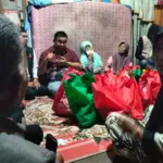 Yudha Menengok Tiga Janda Korban Kebakaran di Kecamatan Cisewu, Garut. (Feri/Radar Garut)
