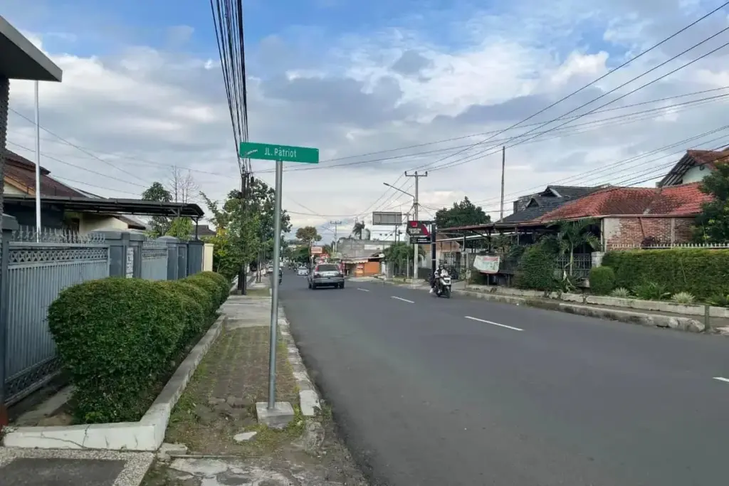 Pemeliharaan Jalan di Garut Capai Lebih dari 50 Persen, Proyek Rehabilitasi Masih Berproses Jalan Patriot yang telah dilakukan pemeliharaan jalan oleh PUPR Garut. (Rizka/Radar Garut)