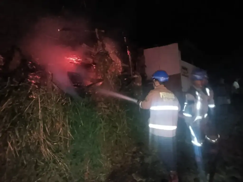 Gudang Produksi Terbakar Api di Kecamatan Malangbong, Garut. (Istimewa)