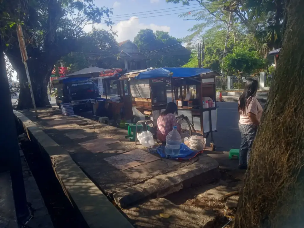 Siap-Siap! Bulan Ini Pemkab Garut akan Mulai Lakukan Penataan PKL di Sekitaran Pemda PKL yang berada di Area Kantor Bupati Garut / Pemda . (Ale/Radar Garut)