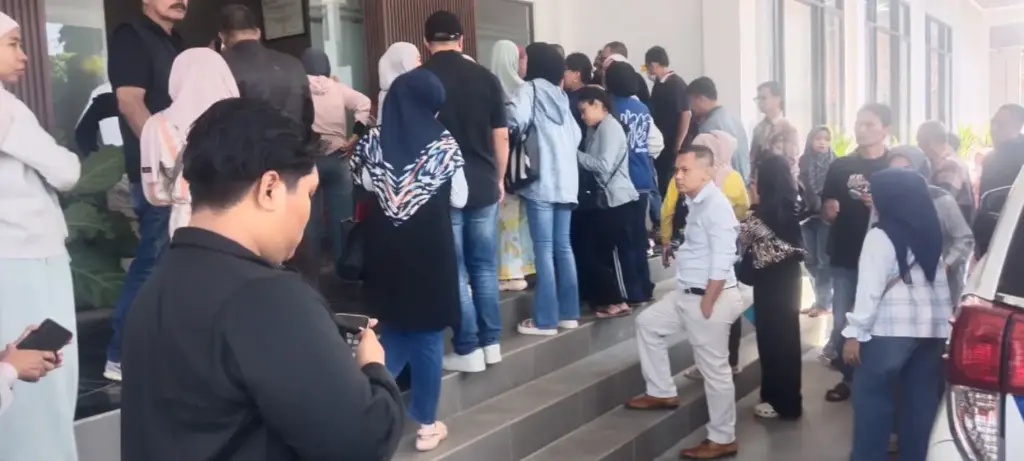 Puluhan Orang Tua Datangi Disdik Garut, Persoalkan Hasil SPMB Jalur Domisili Radar Garut