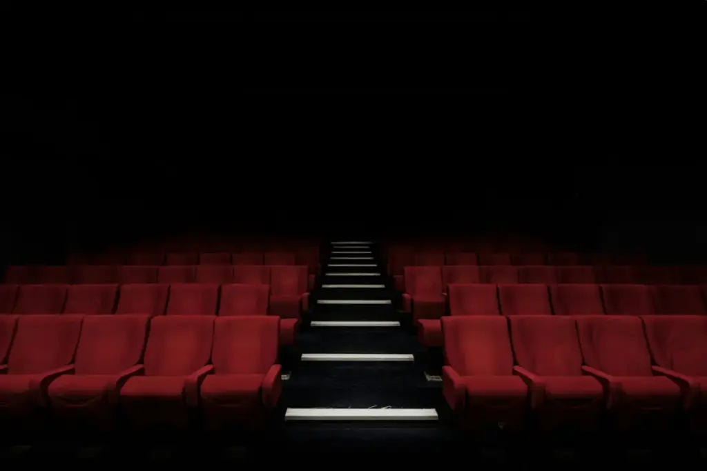 Rekomendasi Film Bioskop Garut Terbaru Juli 2026: Dari Horor Mencekam hingga Animasi Keluarga! (Unsplash/radargarut.id)