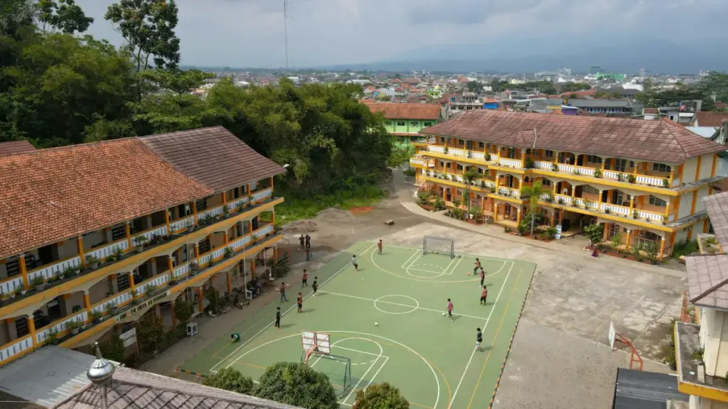 Pemalsuan KK dan Sertifikat Merebak di SPMB Bandung 2026: Sejumlah Calon Siswa SMP Didiskualifikasi (Unsplash/radargarut.id)