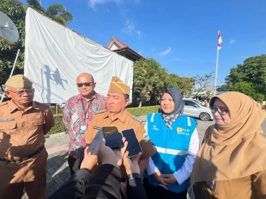 PLN dan BCA Serahkan USG Portabel, Bantu Garut Tekan AKI dan AKB Pemkab Garut menerima bantuan Alkes USG Portable dari PLN dan BCA Garut. (Rizka/Radar Garut)