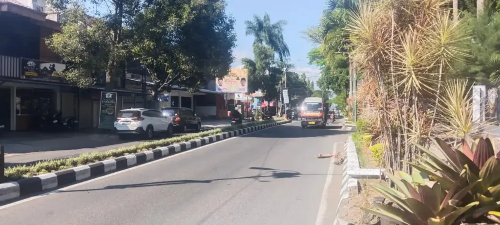 Jalan Pembangunan yang rencana nya akan dialihkan statusnya menjadi Jalan Provinsi. (Ale/Radar Garut)