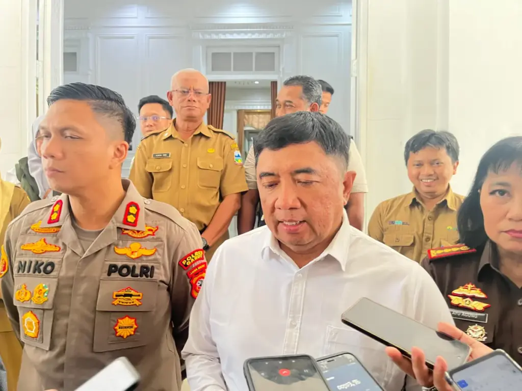 Bupati Garut Abdusy Syakur Amin, bersama Unsur Forkopimda Saat Rakor Tentang Karhutla. (Rizka/Radar Garut)