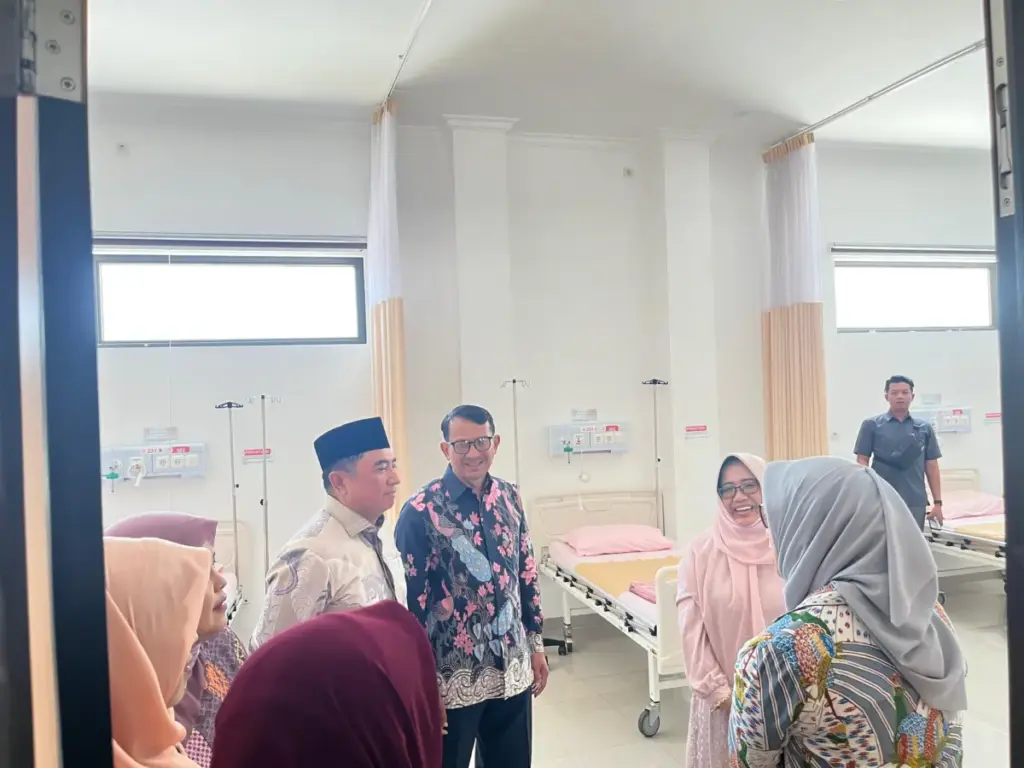 Bupati Garut Monitoring Grand Opening Klinik Utama Armina di Kecamatan Samarang. (Rizka/Radar Garut)