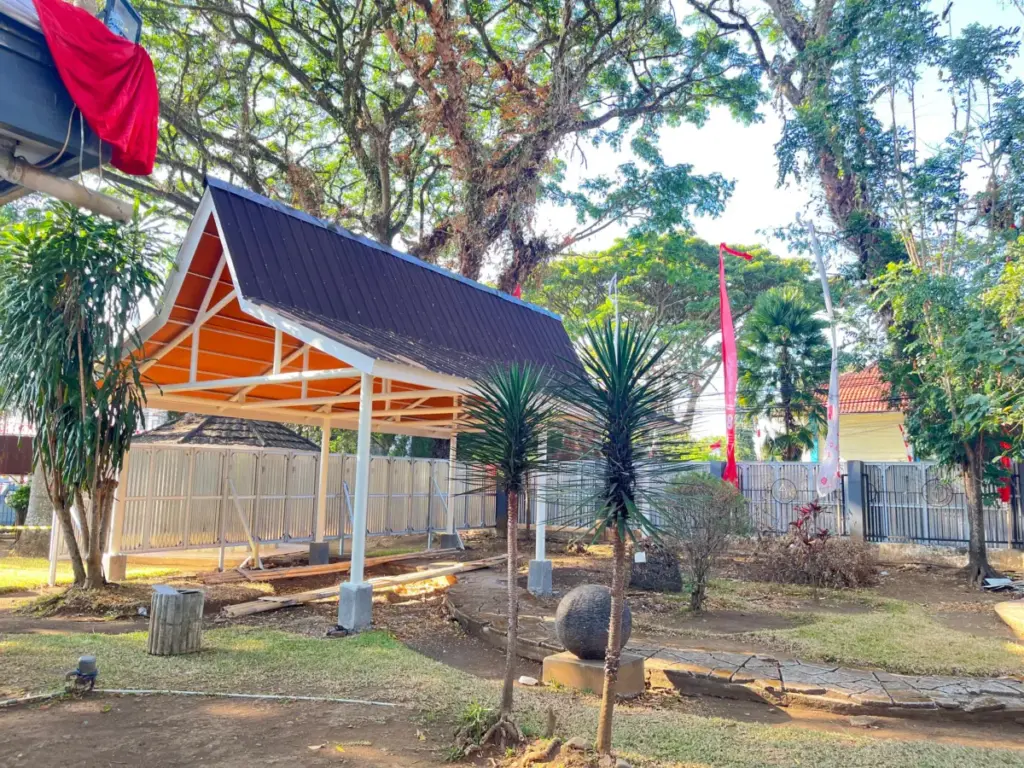 Revitalisasi PKL Area Pemda Garut Akan Rampung Desember 2026, Habiskan Anggaran Rp500 Juta Revitalisasi PKL di dekat Pemda Garut atau Kantor Bupati. (Rizka/Radar Garut)