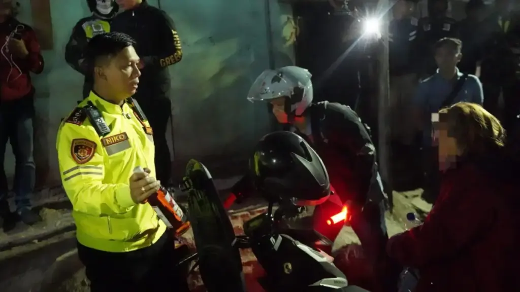 KRYD Akhir Pekan, Polres Garut Sita Ratusan Botol Miras dan Puluhan Knalpot Brong istimewa