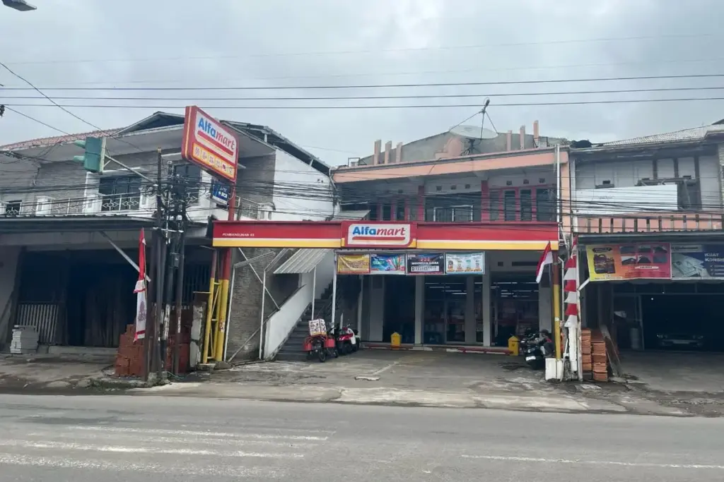 Salah satu Minimarket di Jalan Pembangunan Garut. (Rizka/Radar Garut)
