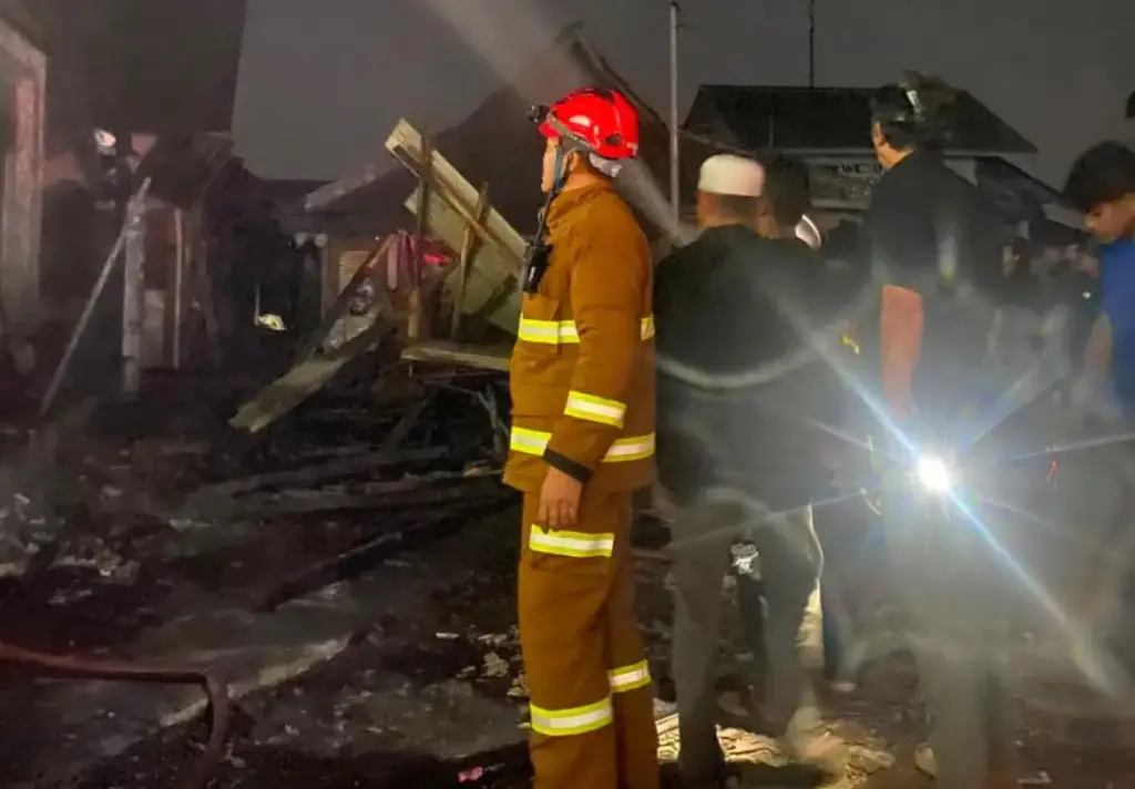 Kebakaran Melanda Pasar Andir Bayongbong, 5 Kios Hangus Terbakar istimewa