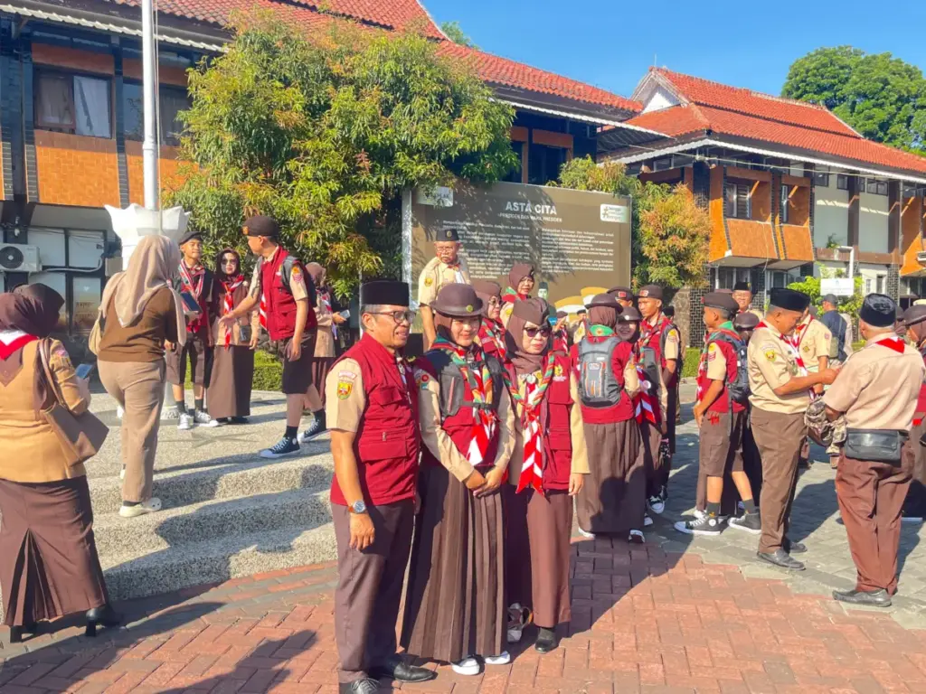 Kontingen Garut Berangkat ke Jambore Nasional XII, 32 Penggalang Siap Unjuk Kemampuan Kontingen Garut akan berangkat ke Jambore Nasional ke 12 di Cibubur, Jakarta. (Rizka/Radar Garut)