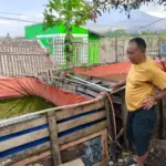 Salah satu peternak ikan di Desa Mekarsari, Kecamatan Bayongbong, Garut. (Feri/Radar Garut)