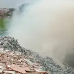 Kumpulan asap tebal akibat pembakaran limbah kulit di Kampung Copong, kelurahan Sukamentri, Garut. (Istimewa)