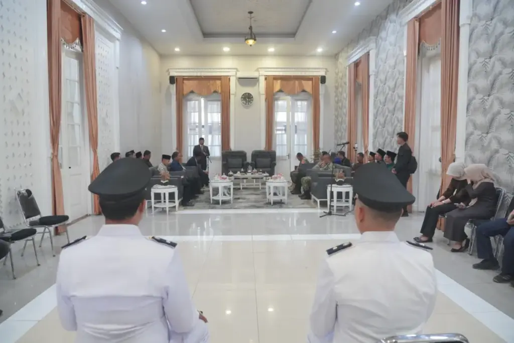 Pemkab Garut Lantik 2 Kepala Desa hasil PAW. (Rizka/Radar Garut)