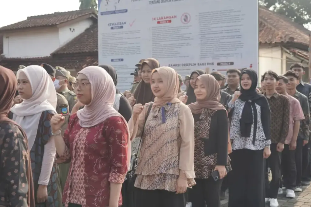 Tanggulangi Bonus Demografi, Pemkab Garut Kirim 28 PMI ke Higashikawa Jepang Sebagai Perawat Lansia 28 PMI asal Garut siap Bekerja di Higashikawa Jepang. (Istimewa)