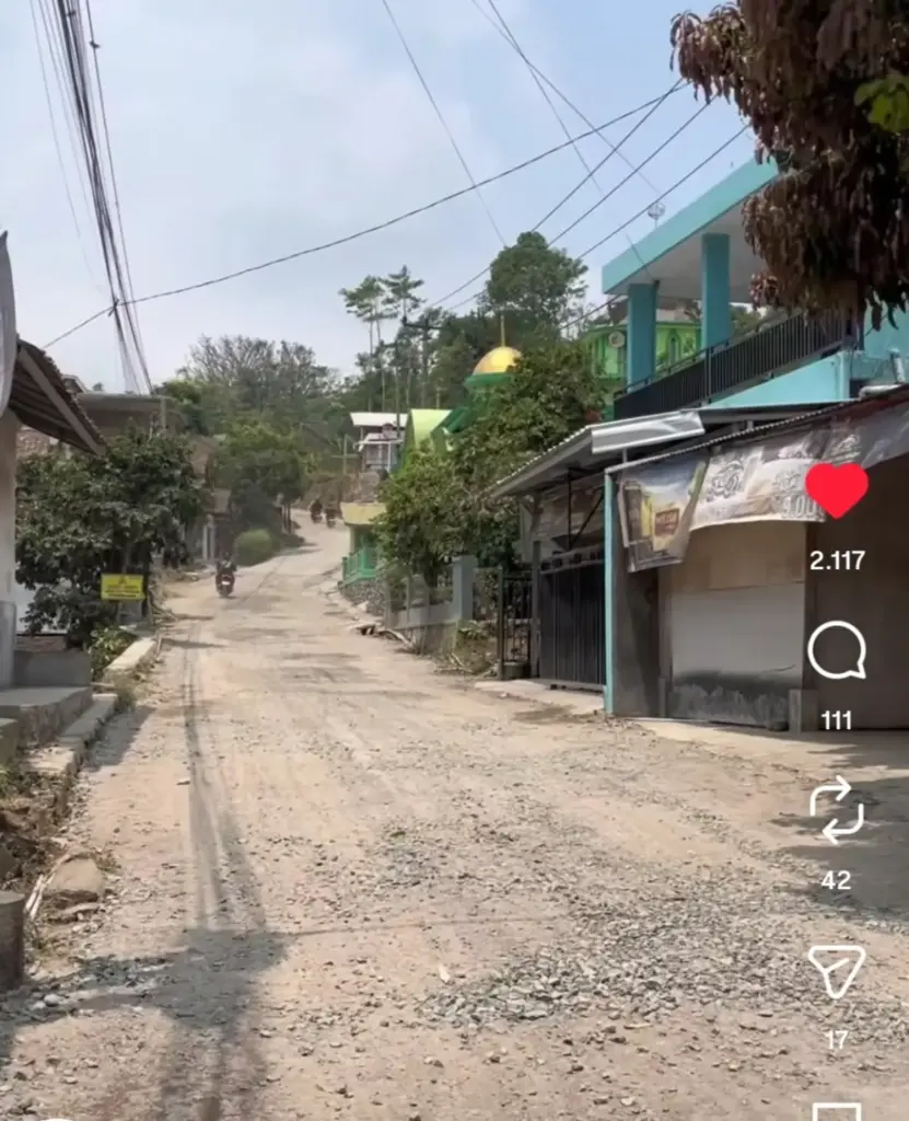 Dukung Kawasan Peternakan, Pemprov Jabar Tangani Perbaikan Jalan Garut–Cilandak dengan Anggaran Rp13,2 Miliar Jalan Margawati Garut Cilandak yang tengah diperbaiki oleh Pemprov Jabar. (Istimewa)