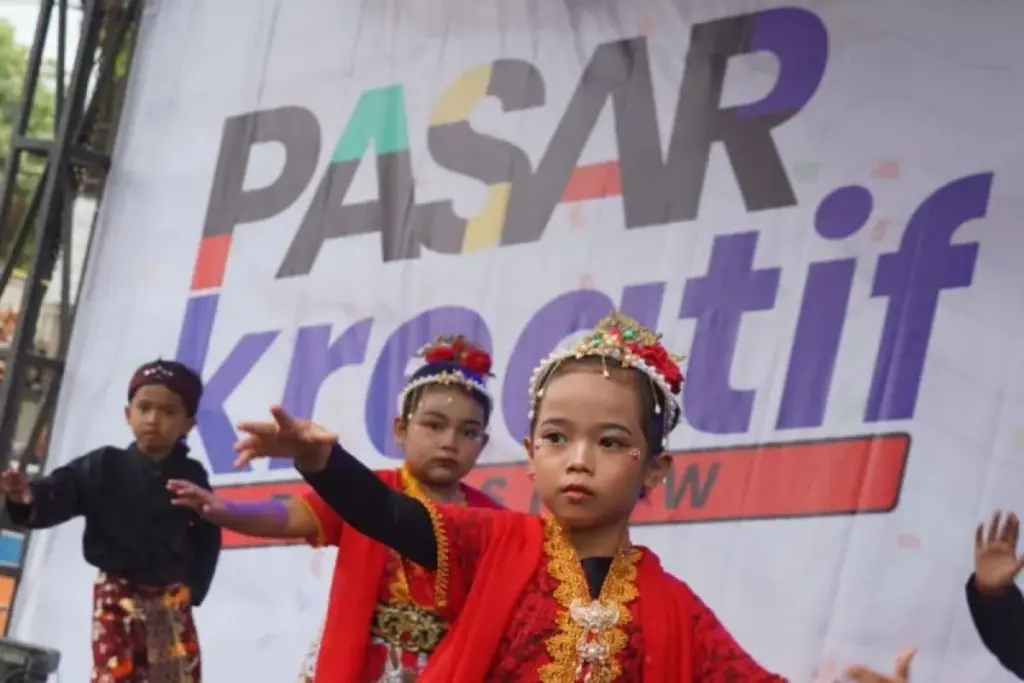 Dorong Ekonomi Lokal, Disparbud Garut Padukan Pelayanan Publik dan Bazar UMKM Lewat Pasar Kreatif Gelaran Pasar Kreatif di Kecamatan Bungbulang, Kabupaten Garut. (Istimewa)