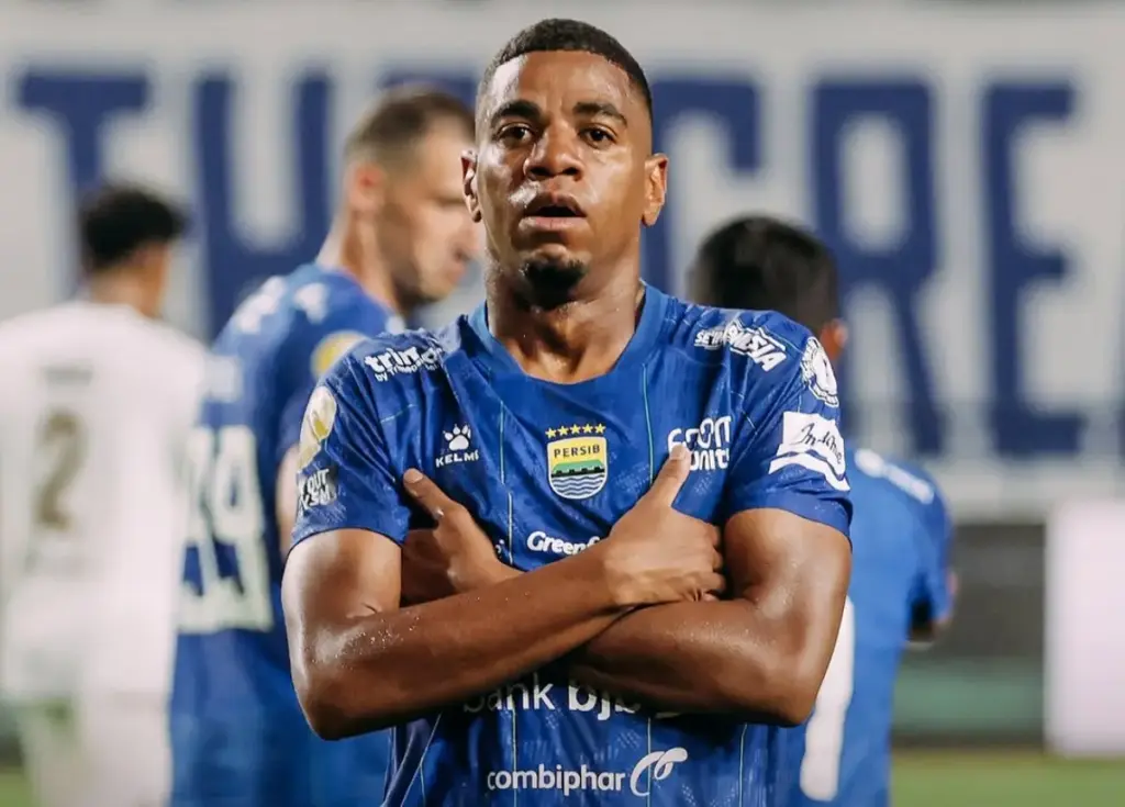 Comeback Spektakuler Maung Bandung! Persib Hancurkan PSM 3-1 di Laga Pembuka BRI Super League 2026/2027 (Instagram Official Persib/radargarut.id)