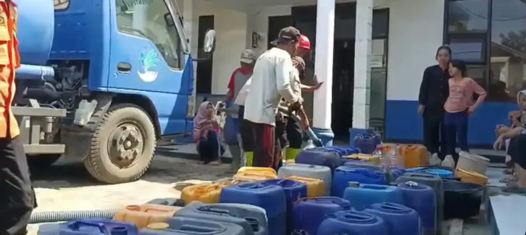 Garut Krisis Air Bersih! BPBD Garut Salurkan Bantuan Air Bersih Untuk Masyarakat Bayongbong (Istimewa)