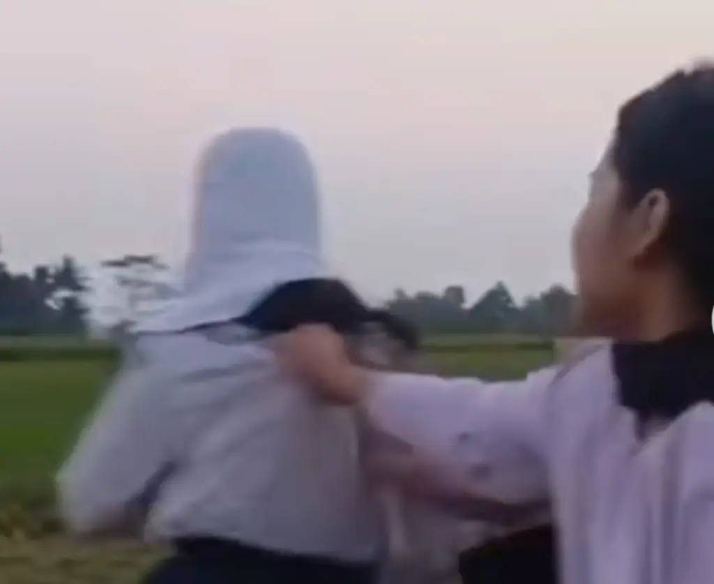 Geger Video Siswi MTs Garut Dikeroyok Sejumlah Pelajar Istimewa