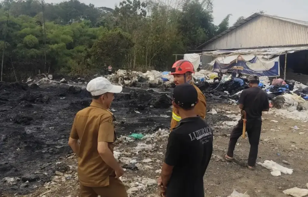 Kebakaran Hebat Hanguskan Pabrik Plastik di Cibatu Garut, Kerugian Tembus Rp 2 Miliar (Istimewa)