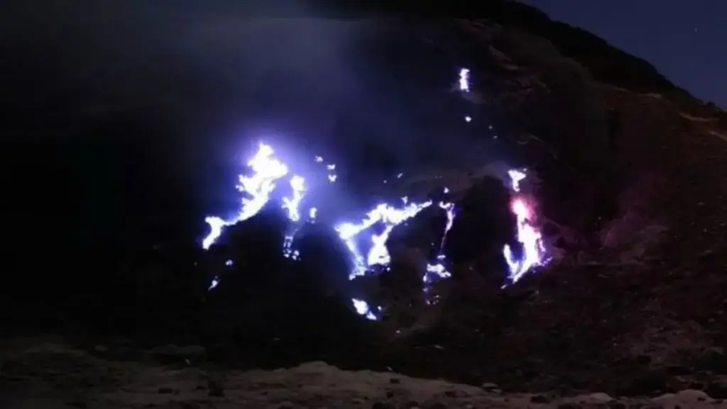 Terdeteksi Blue Fire, Akses Wisatawan di Gunung Papandayan Dibatasi istimewa